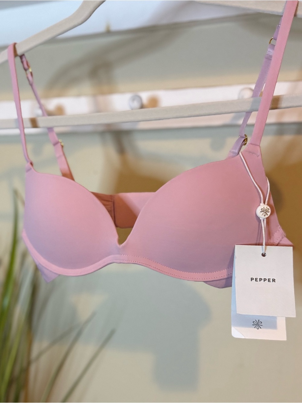 Pepper Zero-G Wirefree Lift Up Bra 32 A Pink Glow NWT Retail $65